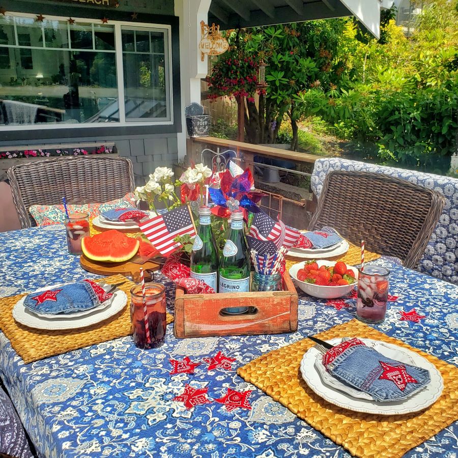 A Perfectly Patriotic Tablescape - Shiplap and Shells