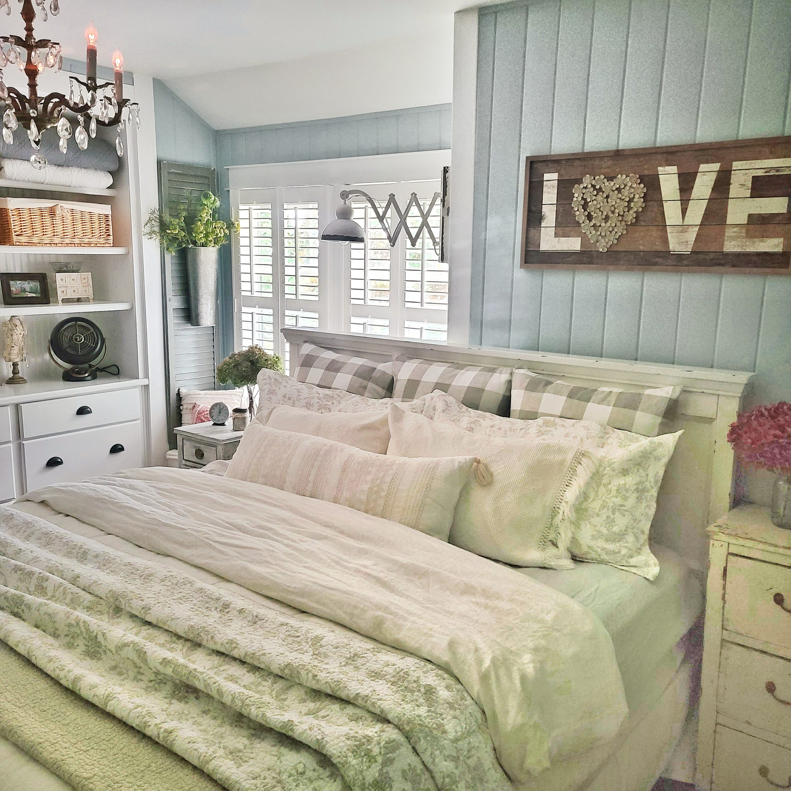 5 Easy Ways To Refresh Your Bedroom Decor | Lynn Mumbing Mejia Rental