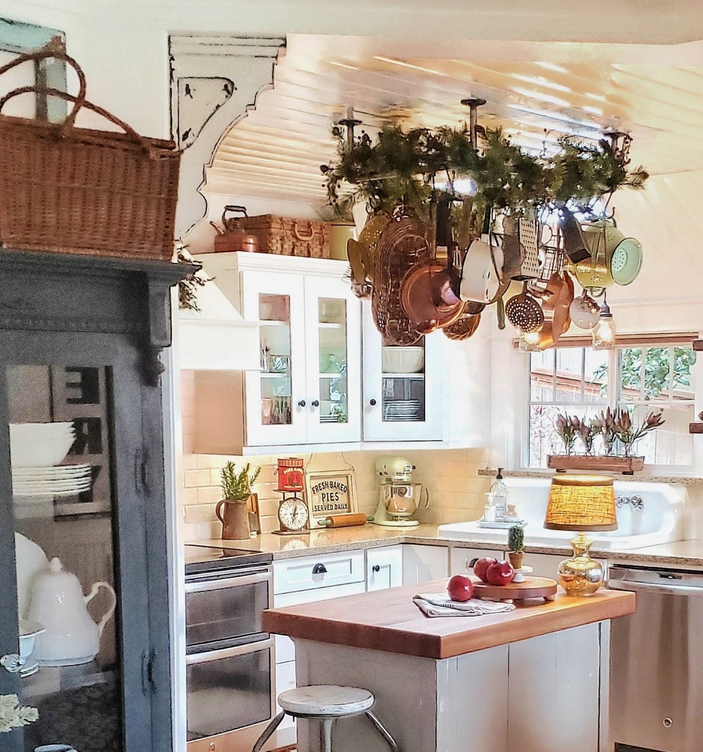 Cottage Kitchen Decor Ideas for the Christmas Season - Shiplap and Shells