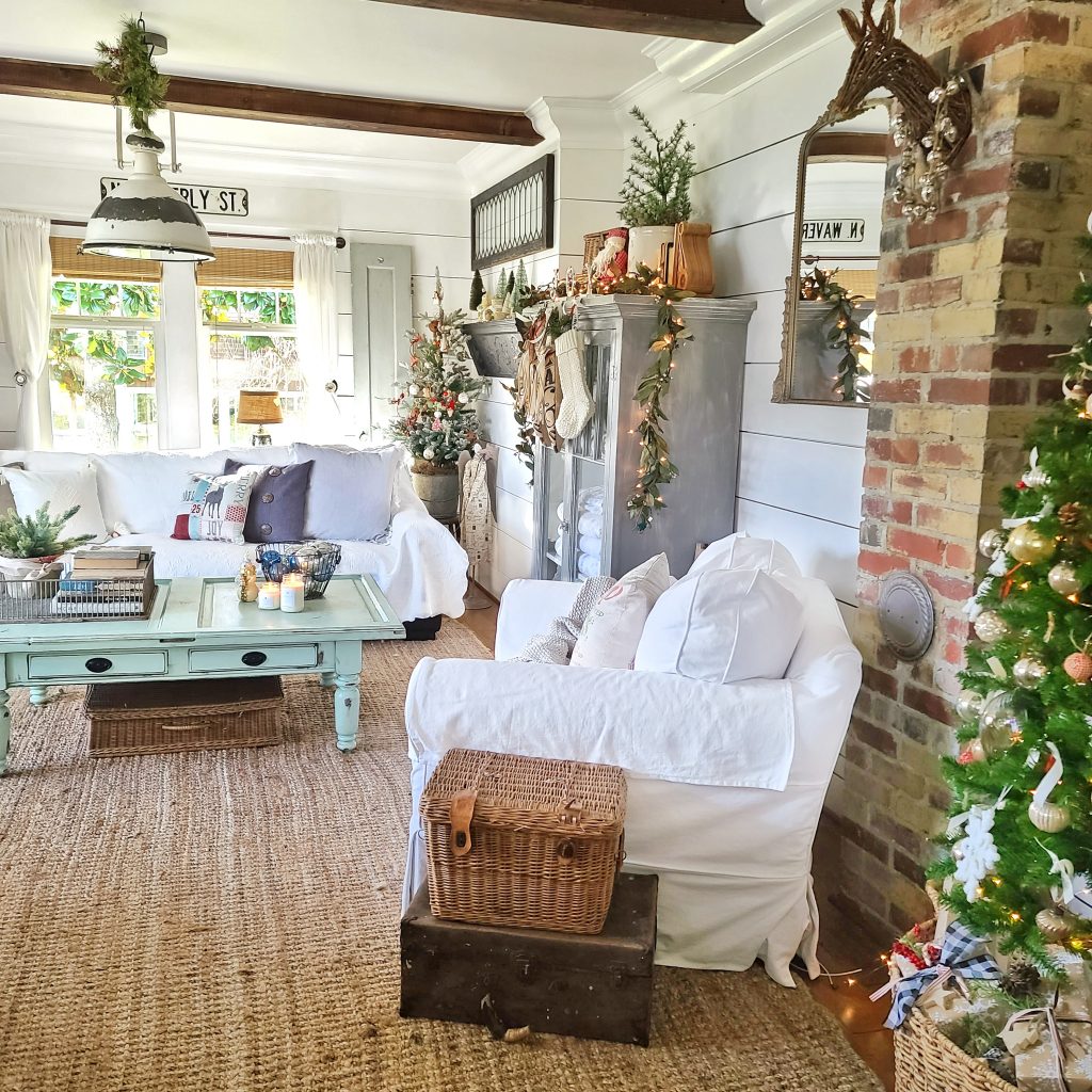 Cottage Christmas living room