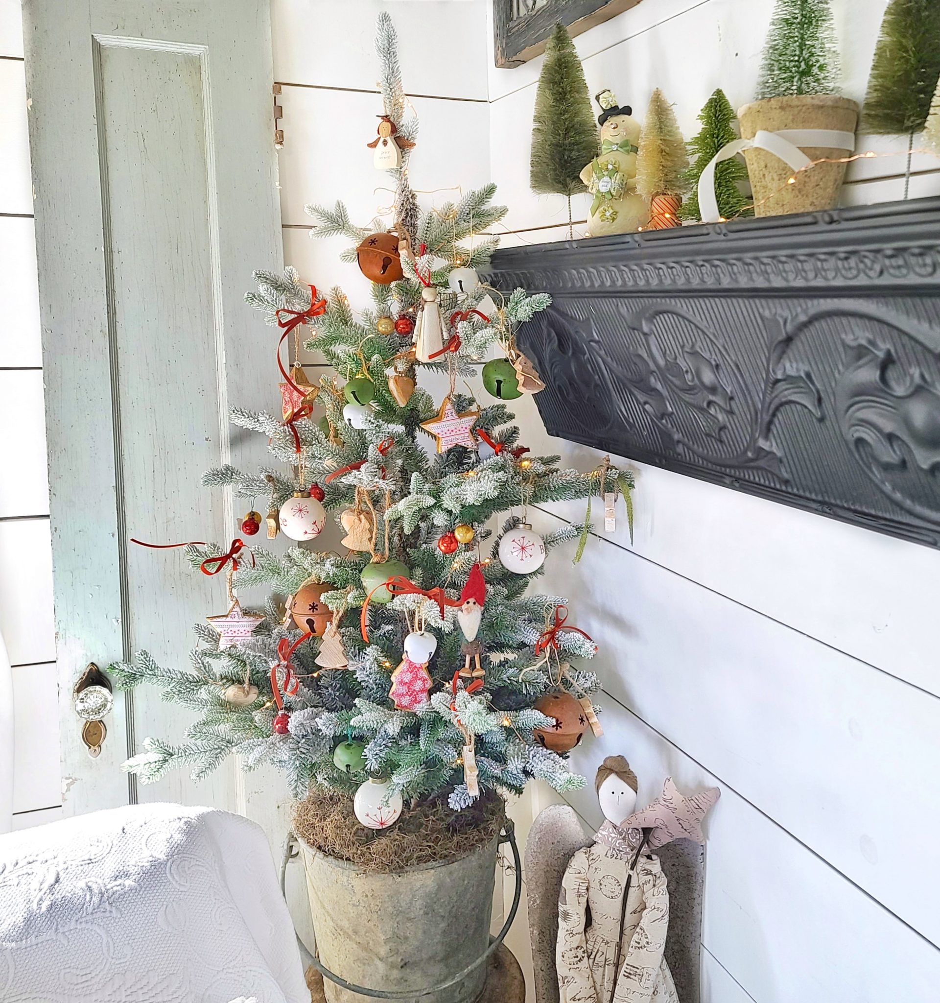 Christmas Tree Ideas and Inspiration for Your Small Spaces - Shiplap ...