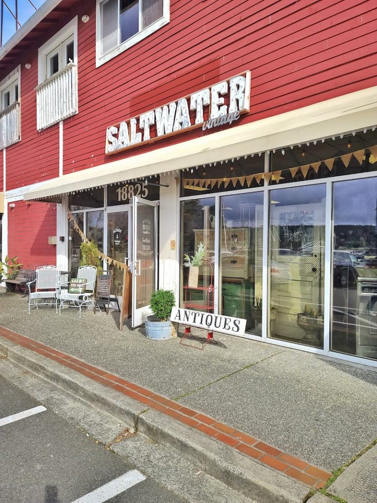 Saltwater Vintage store with vintage  items