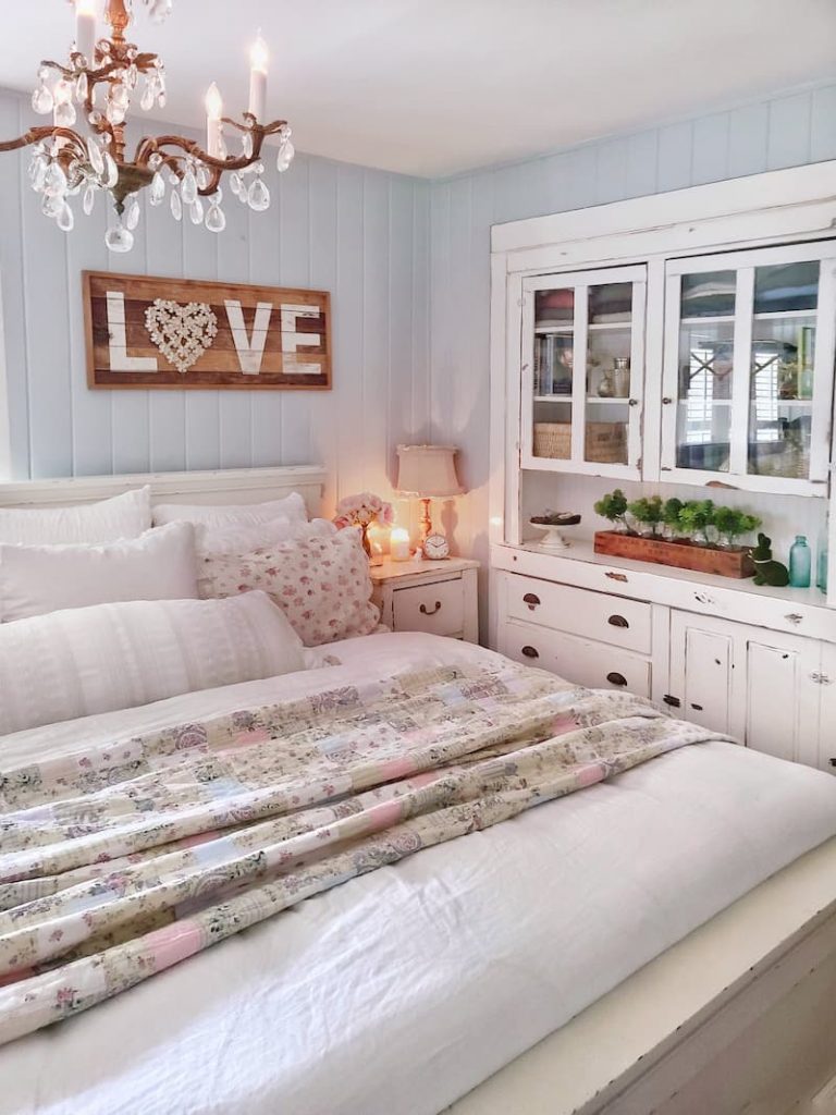 Spring cottage small bedroom retreat