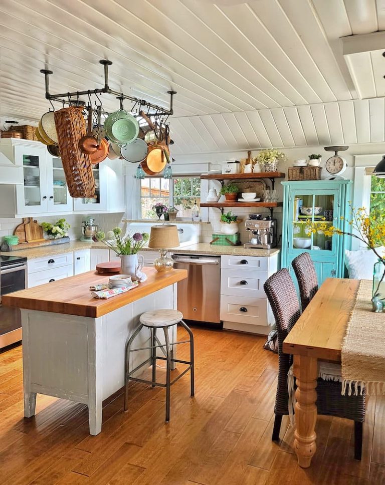 Welcome to My Beach Cottage Spring Home Tour - Shiplap and Shells