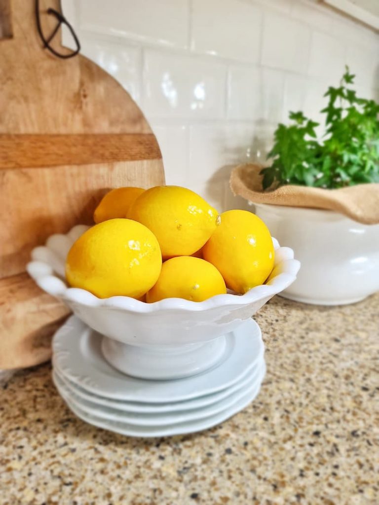 I'm in love with this scallop bowl I found a couple of weeks ago. The lemons look perfect in it.