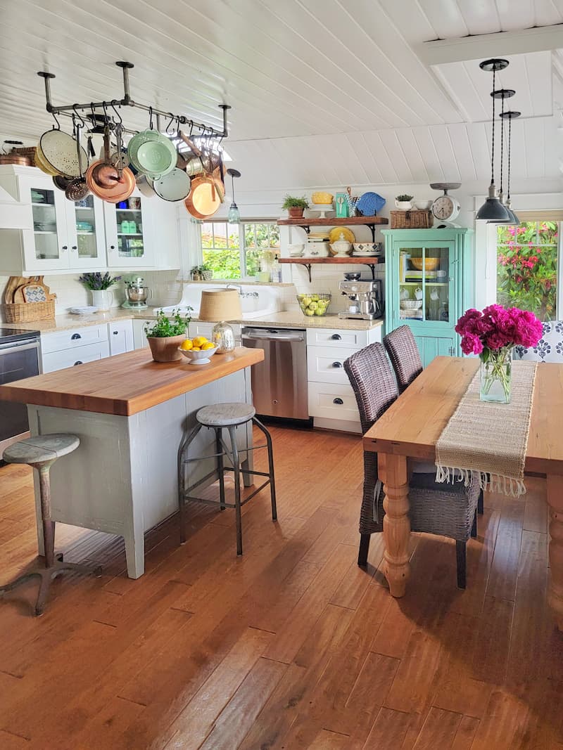 Celebrate Summer Home Tour with Coastal Cottage Touches - Shiplap and ...