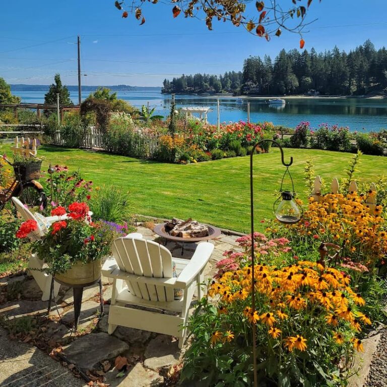 15 Ways to Prepare Your Garden for the Fall Season Transition