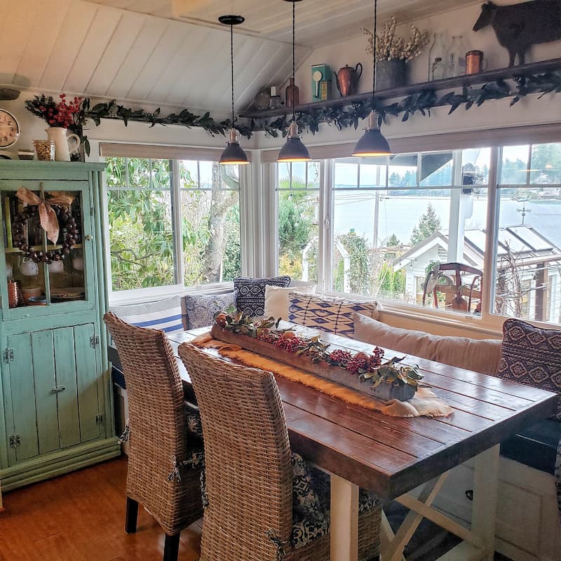 Christmas cottage kitchen eating area