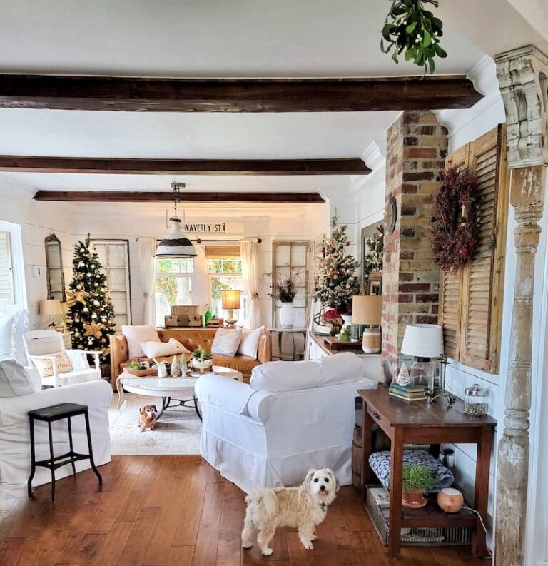 21 Quick and Simple Cottage Christmas Decor Ideas to Try