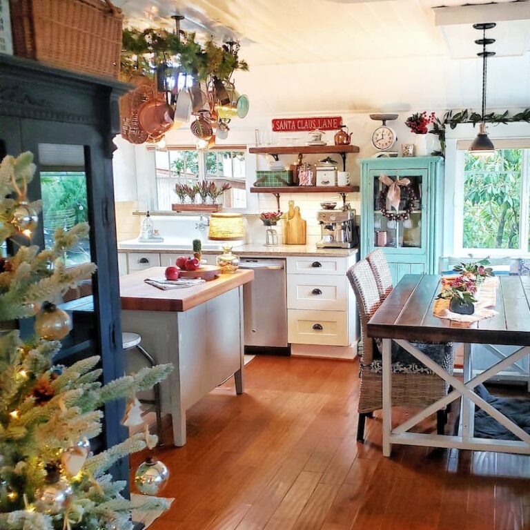 9 Cottage Kitchen Decor Ideas for the Christmas Season - Shiplap and Shells