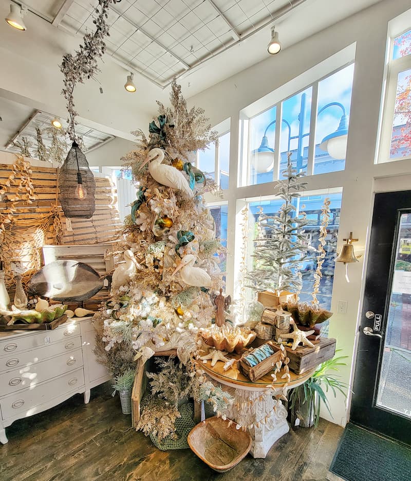 Christmas decor theme: coastal Christmas tree