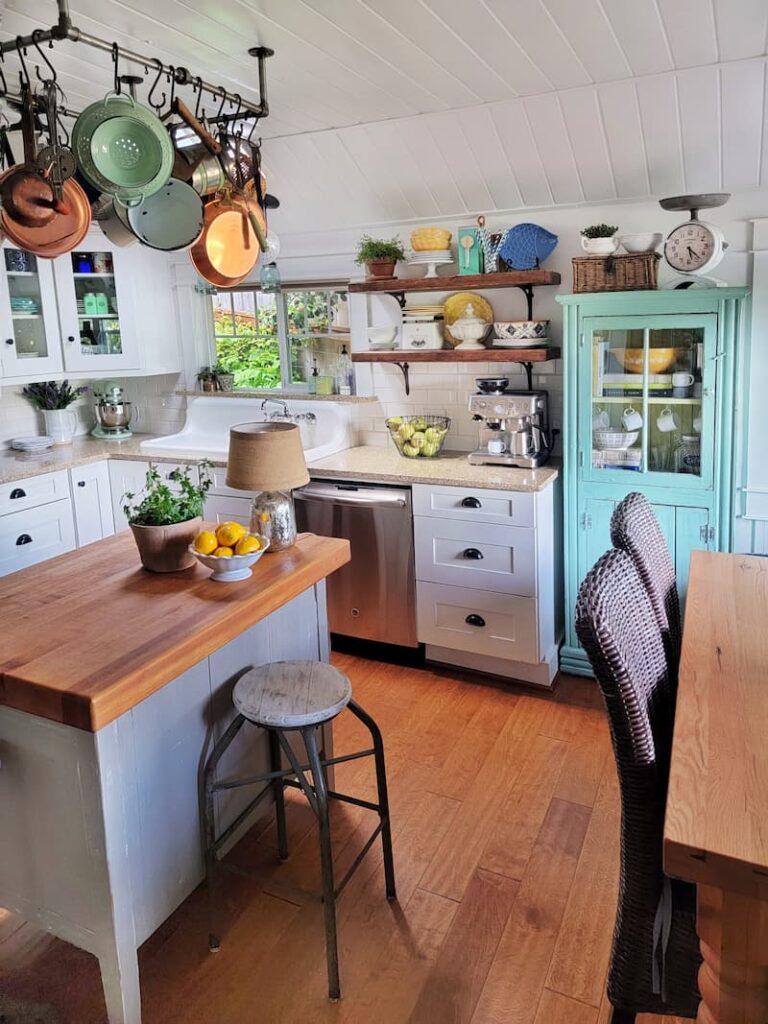 cottage kitchen with island and stool