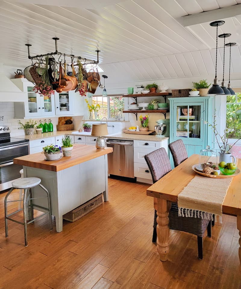spring cottage home tour in kitchen