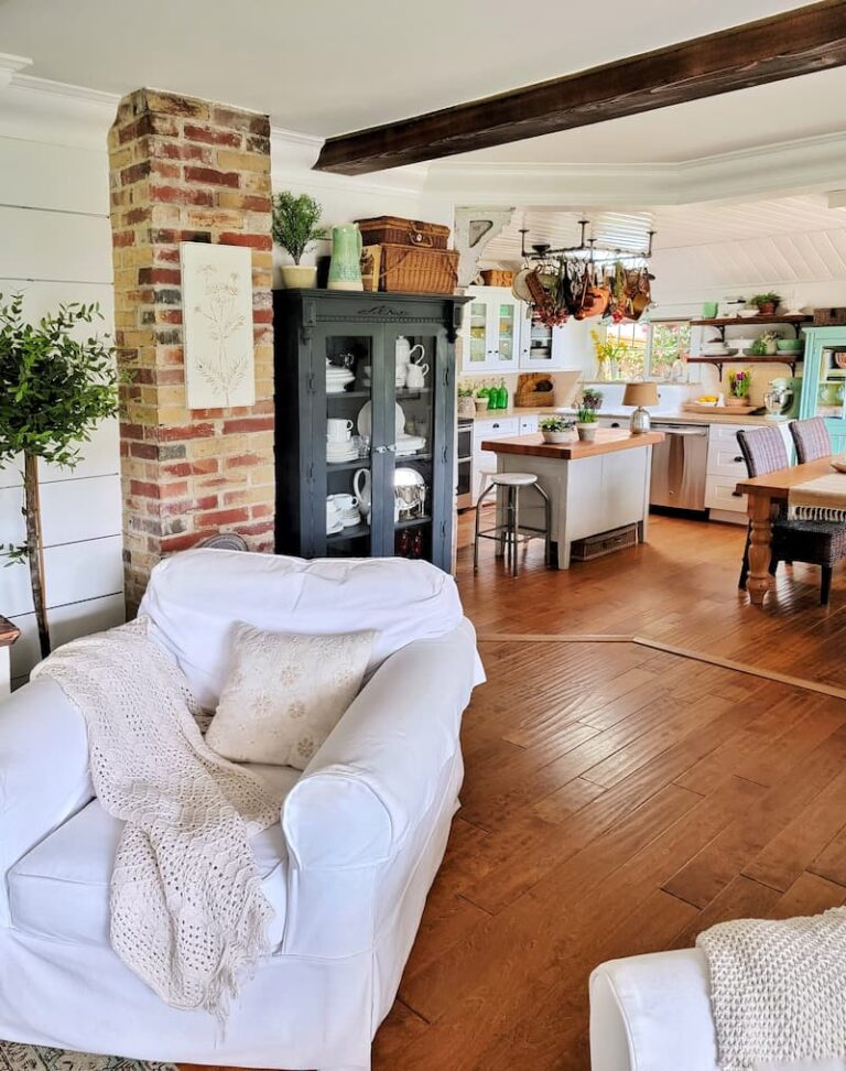 Celebrating Spring With a Cheerful Cottage Style Home Tour - Shiplap ...