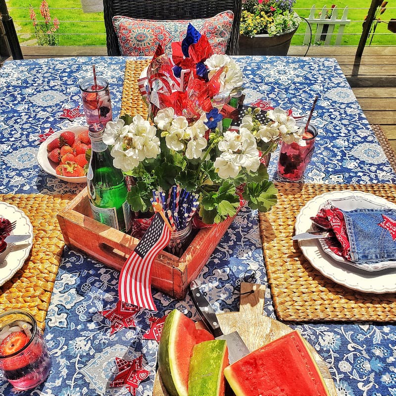 outdoor patriotic tablescape ideas