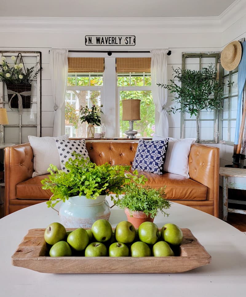 Top blog posts in 2022: summer living room with dough bowl of green apples