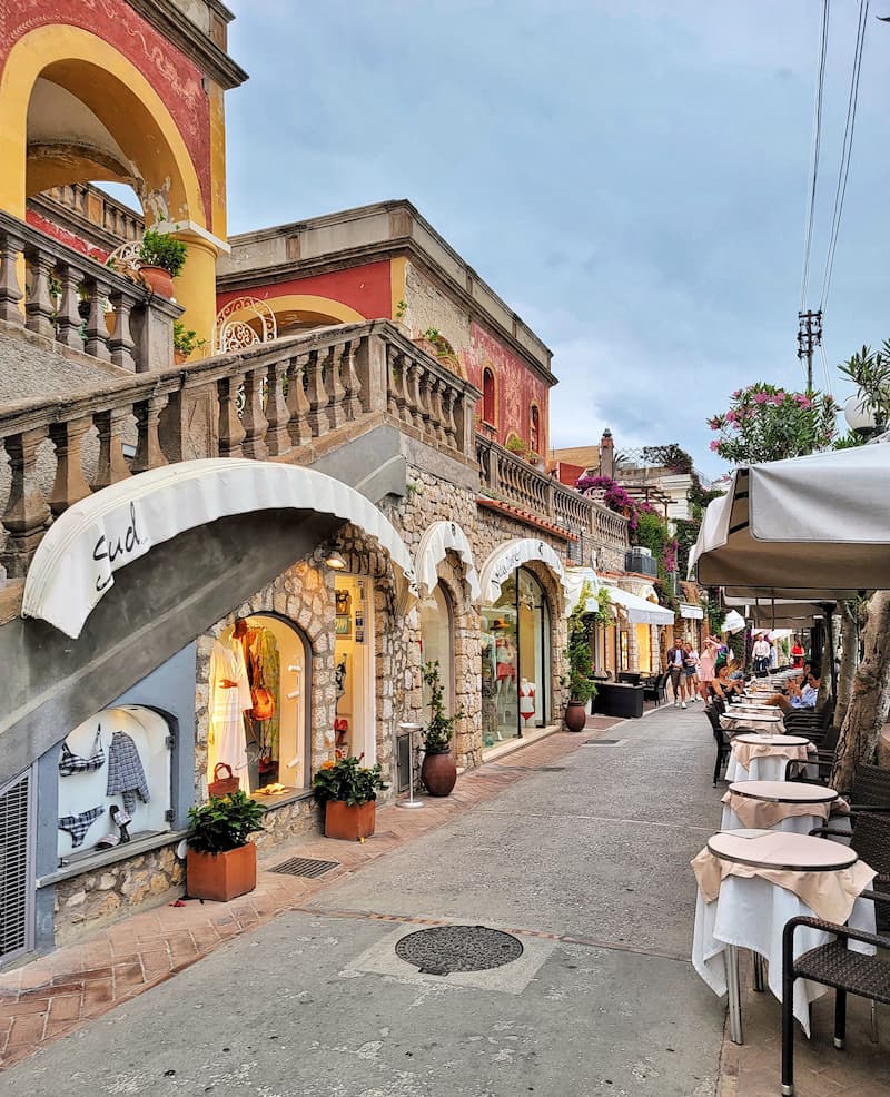 sidewalk café in Capri, Italy