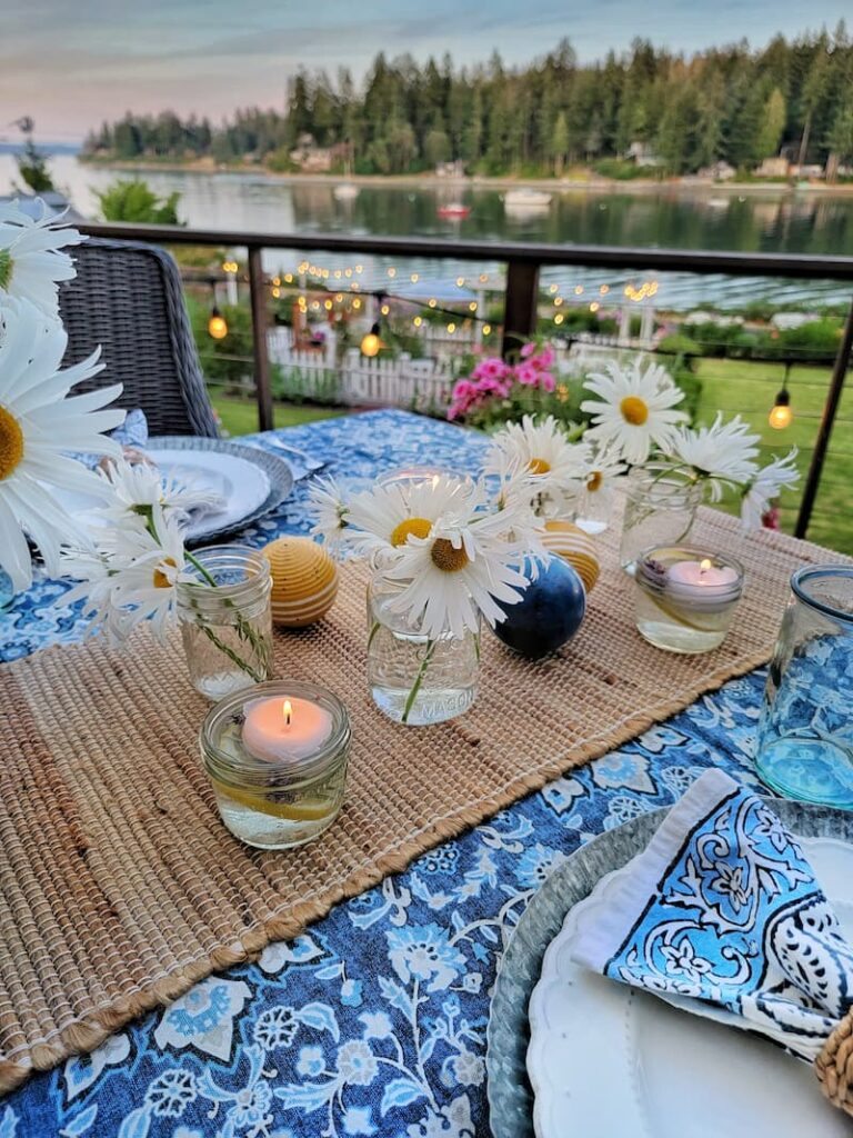 Summer tablescape ideas: daisies on outdoor table overlooking the bay