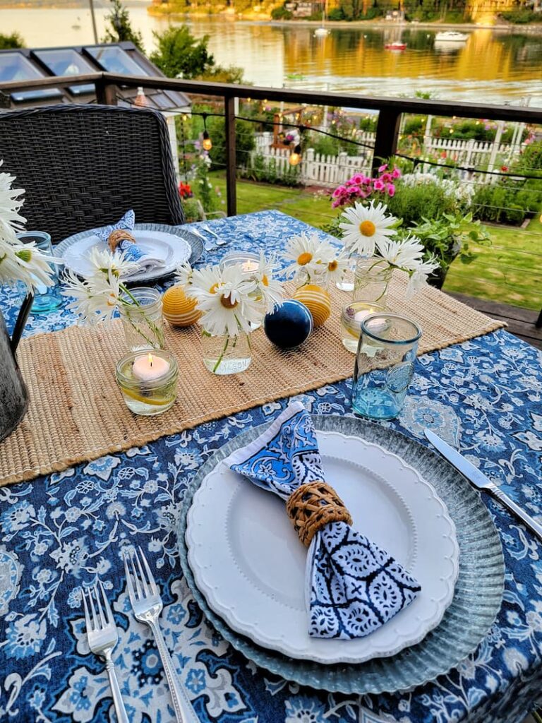 quick and easy summer barbeque tablescape placesetting