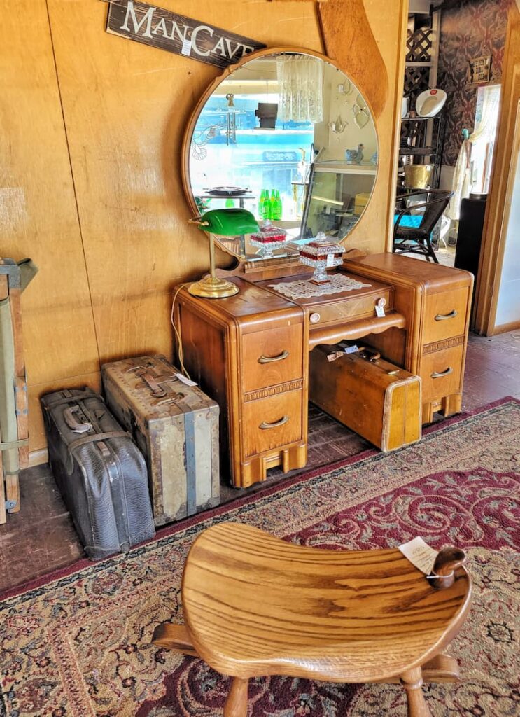 vintage shopping at The Port Orchard Antique Mall