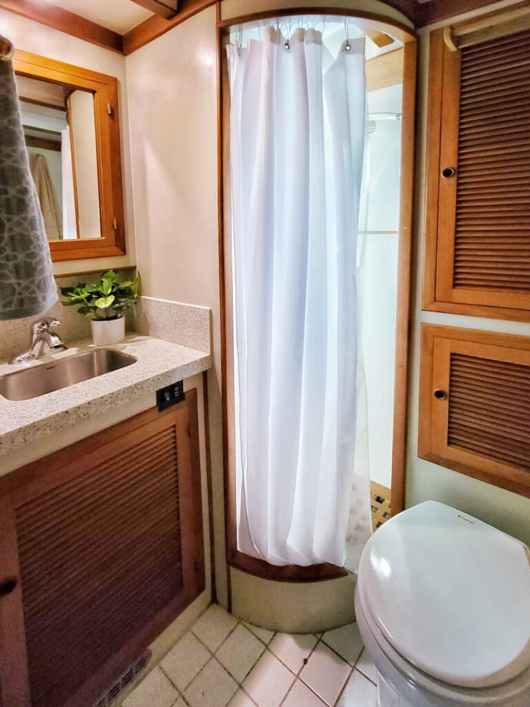 boat head with shower