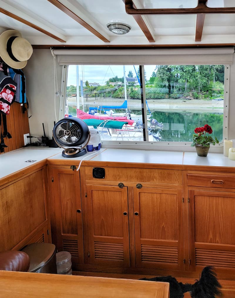 pilot house interior boat tour 