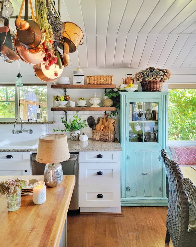 Transition Your Home Decor From Summer To Fall: cottage style kitchen decorated for fall