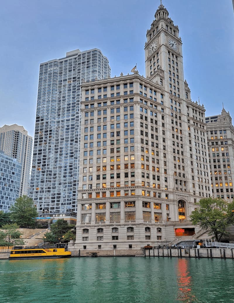 historic buildings on the Chicago River