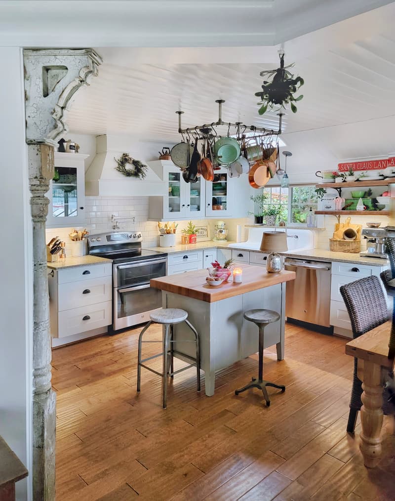 Christmas cottage kitchen with vintage columns and corbels