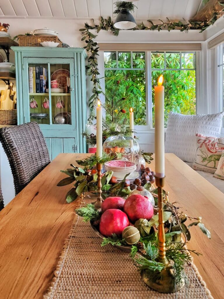 Quick and Easy Cozy Christmas Cottage Kitchen Decorating Ideas