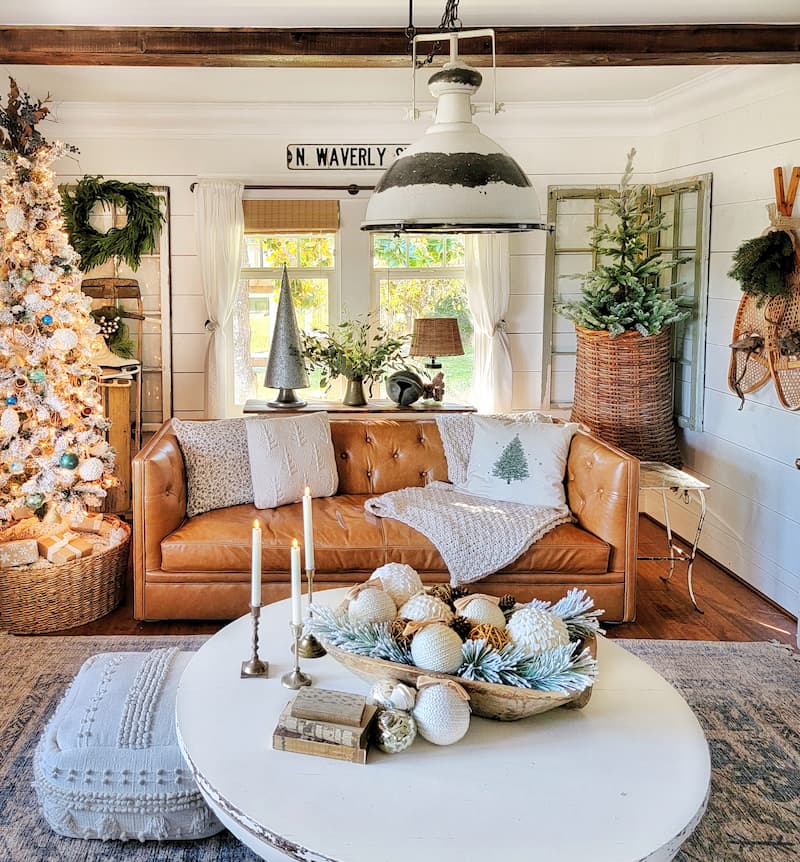 neutral Christmas living room décor