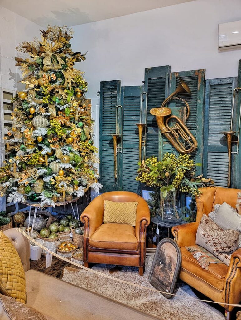 Christmas decor theme: green and gold