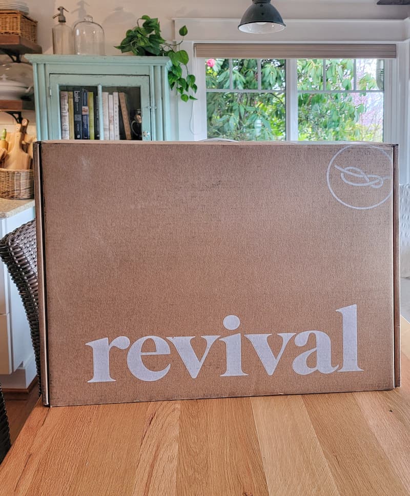 Revival rug box