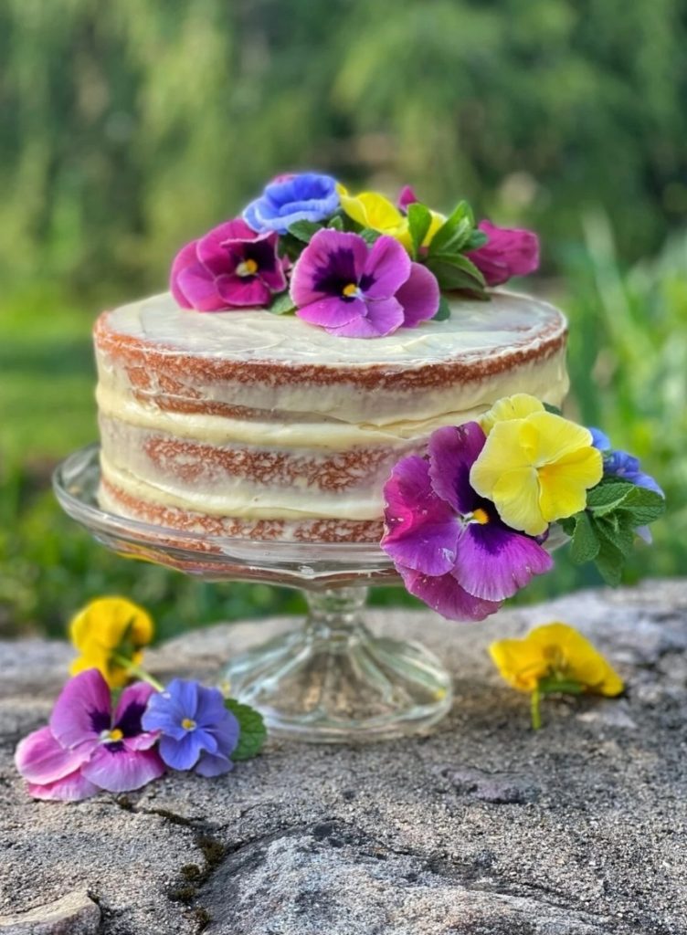 cake with pansies