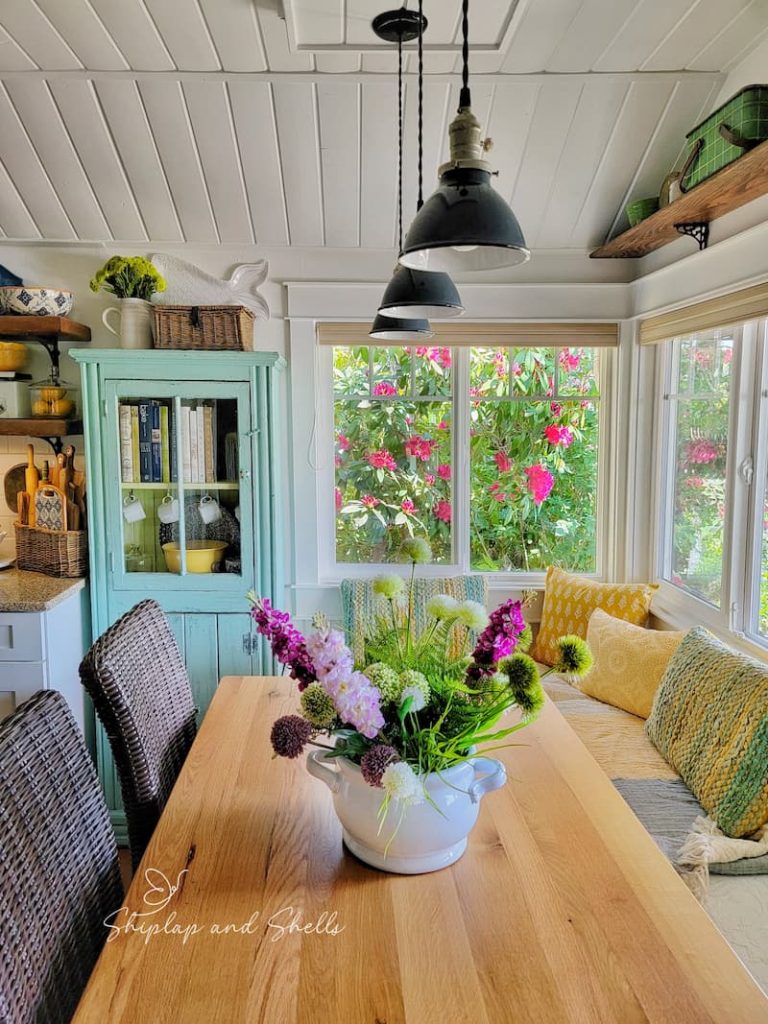 Summer coastal beach cottage kitchen eating space