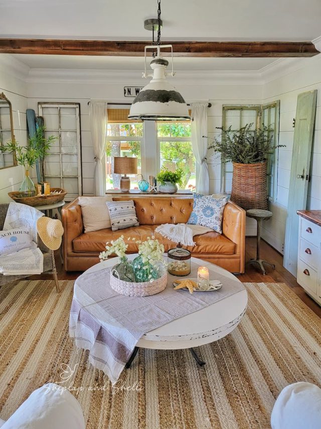 Small Beach Cottage Decorating Ideas With Coastal Charm - Shiplap and ...