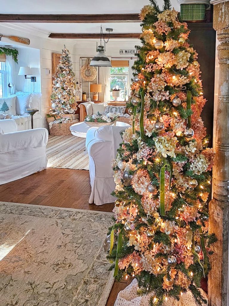 Using Natural Elements for Cozy Christmas Decor