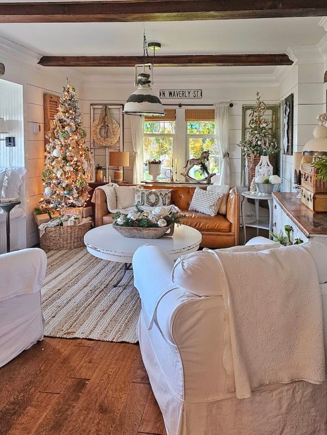 Green and White Christmas Decor Ideas For Your Holiday Home Shiplap
