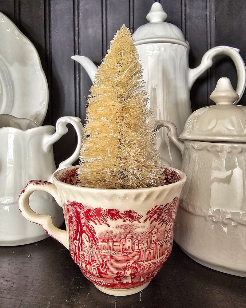 red and white Vista Mason cup with cream bottle brush tree