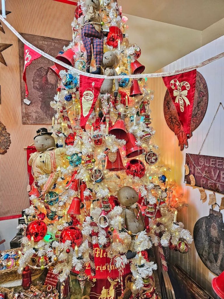 vintage inspired Christmas tree with ornaments