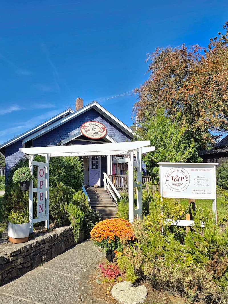 Twang and Pearl store in Ganges