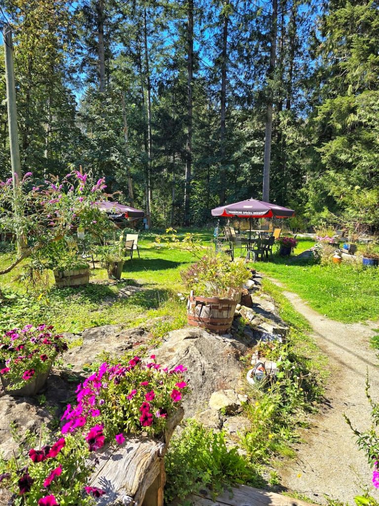 Hummingbird Pub, Galiano Island