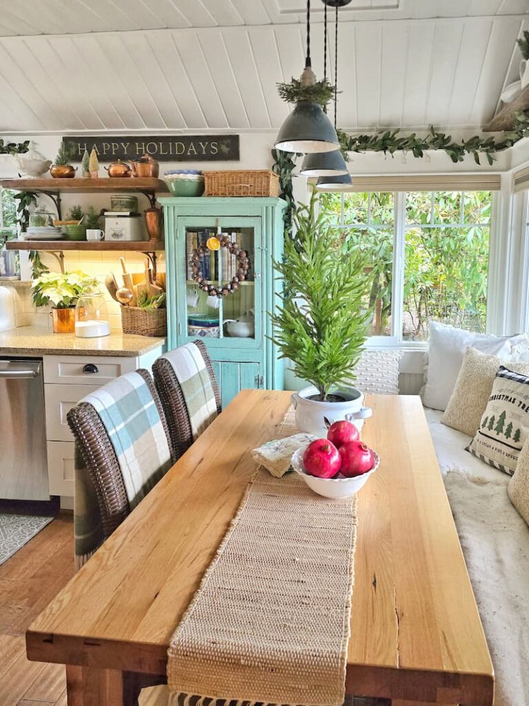 Embrace Christmas Charm with These Classic Decor Ideas: eating nook in kitchen