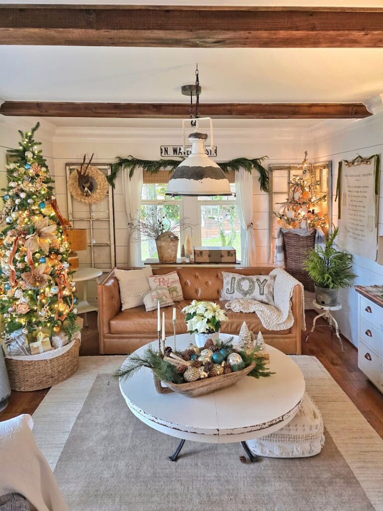 Embrace Christmas Charm with These Classic Decor Ideas: living room