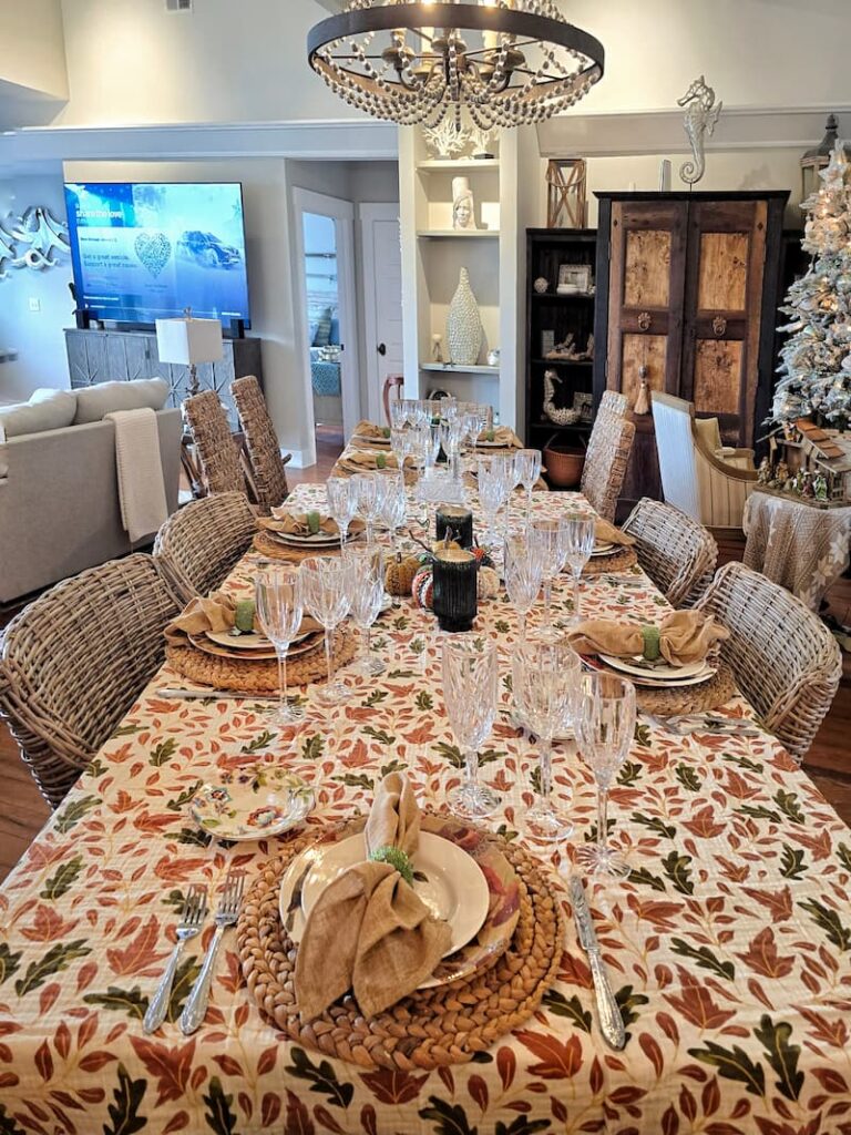 Thanksgiving table