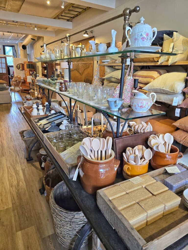 Home decor store, Surroundings in Victoria