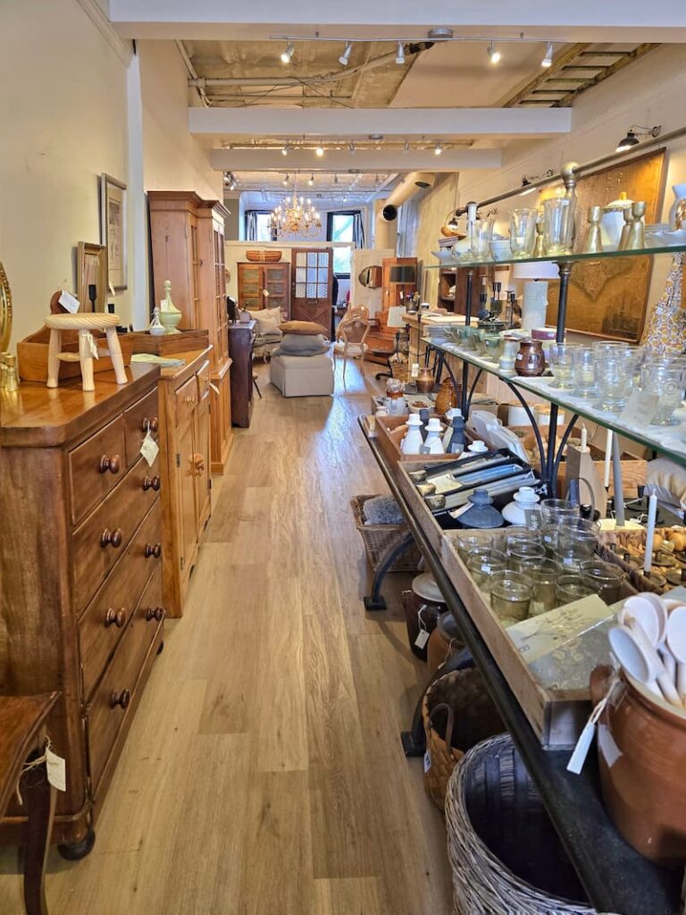 Home decor store, Surroundings in Victoria