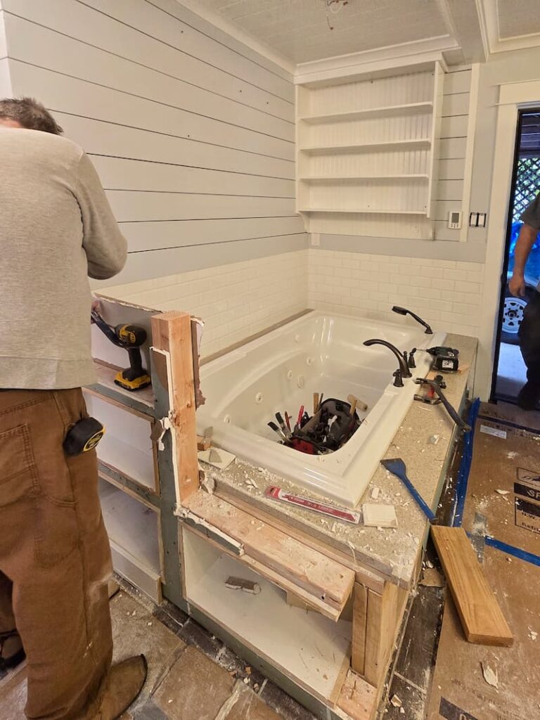 demo day to take out the bathtub