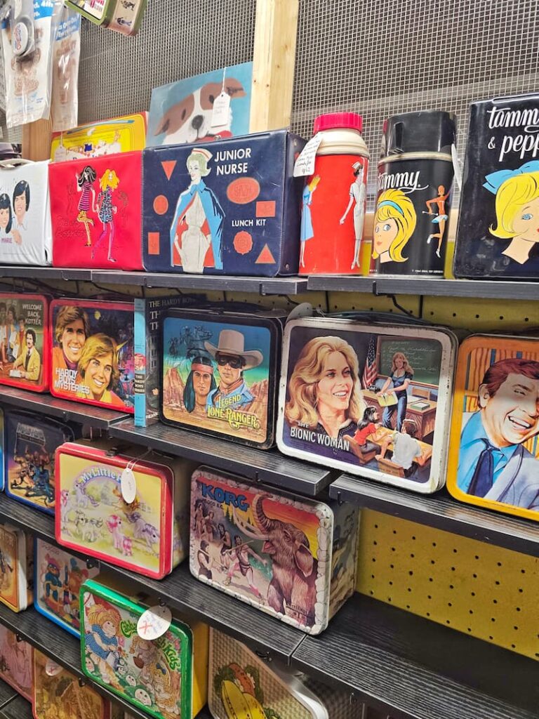 vintage lunch boxes on store shelves