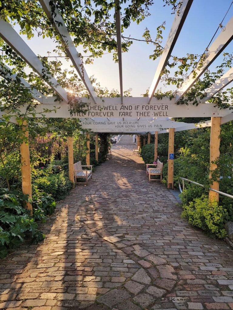 Parting signs along the arbor and brick pathway leaving the Rohce Harbor Resort